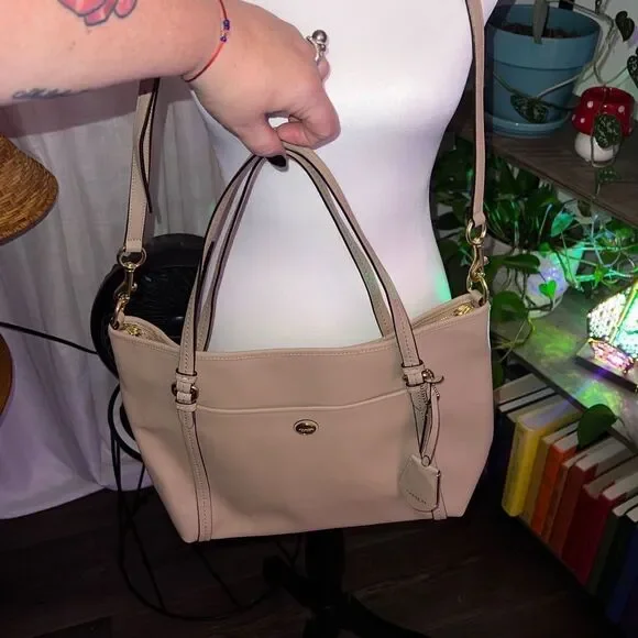 EUC COACH Beautiful leather tote/crossbody coach bag - Picture 5 of 11